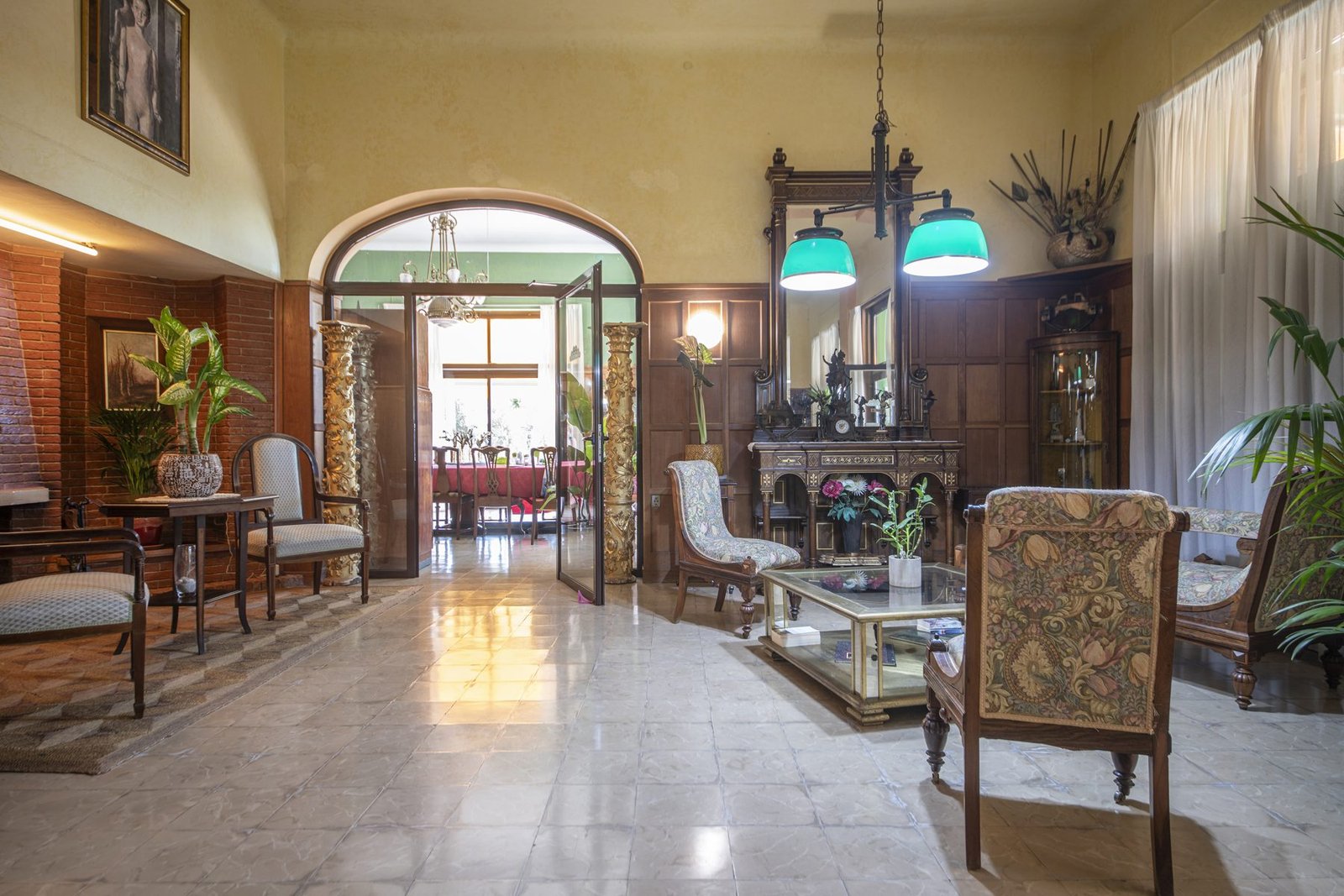 El salón, hacia el comedor