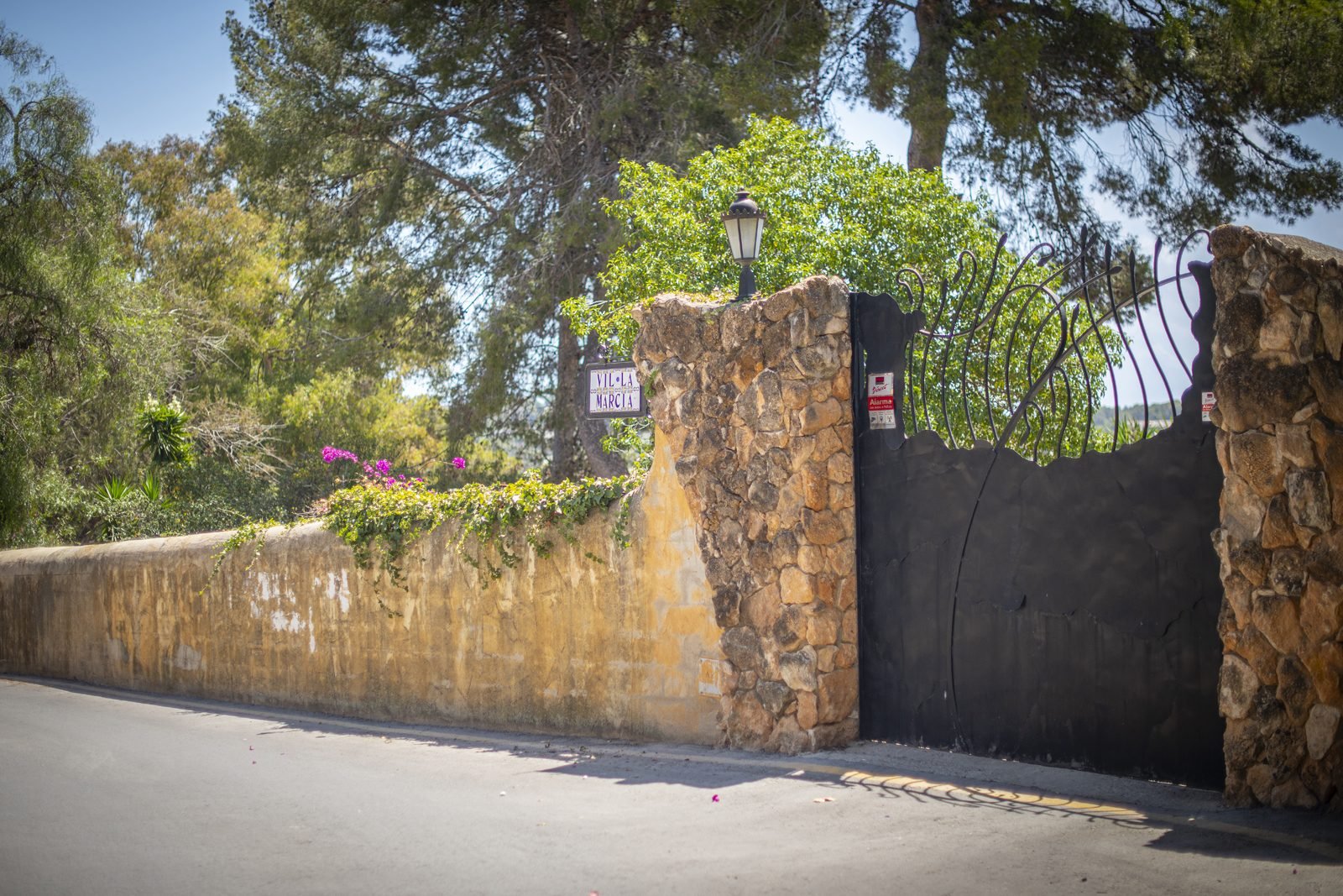 La entrada de la finca