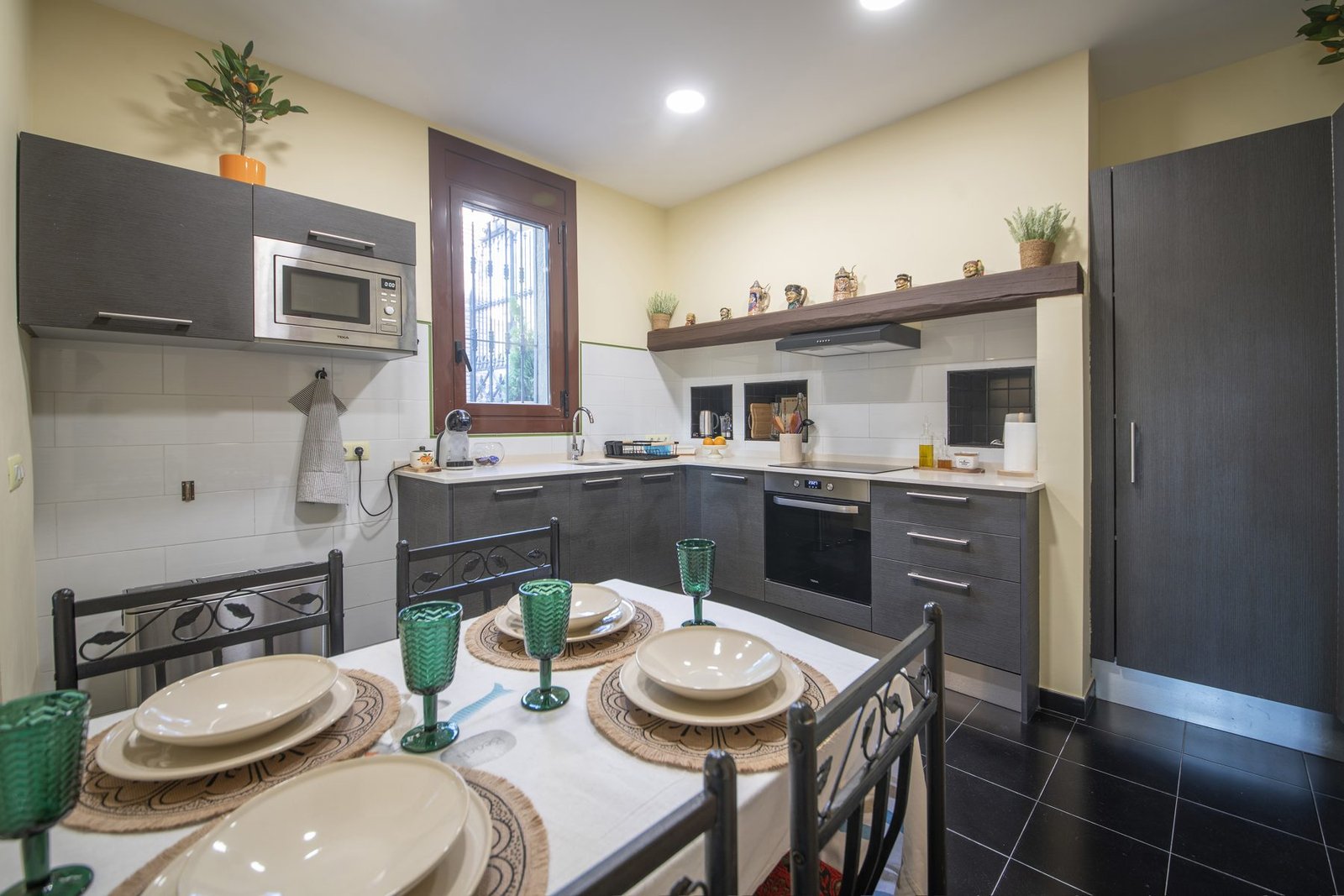 La cocina desde el comedor