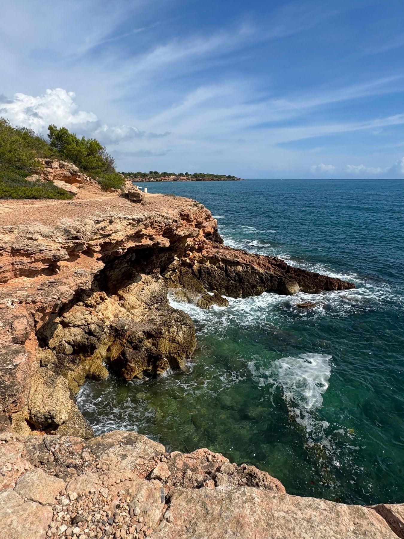 Rocas y mar abierto